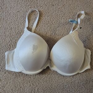 New with Tags Maidenform White Ubderwired Bra Size 40C